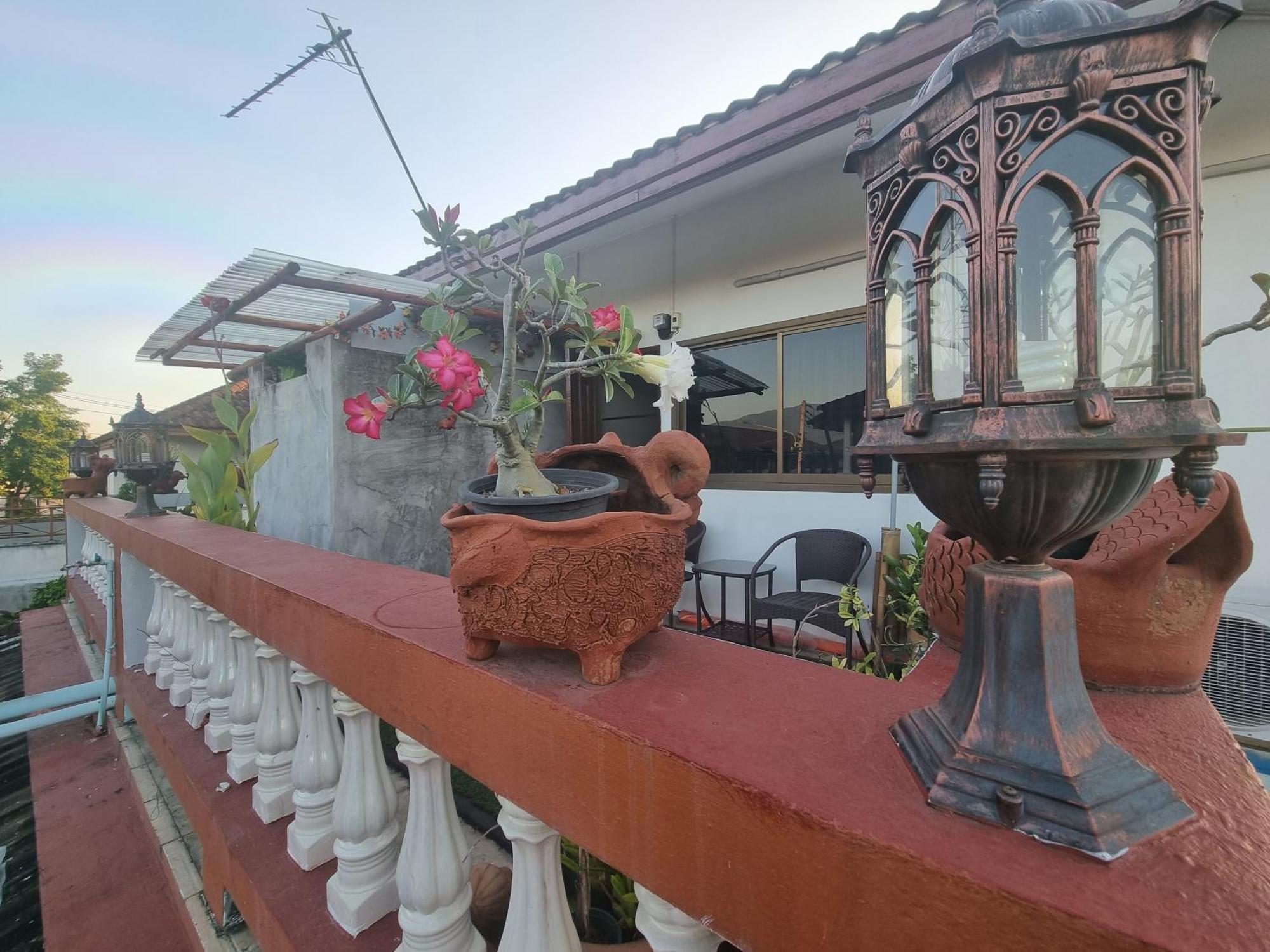 Hom Baan Chiang Mai Hotel Exterior foto